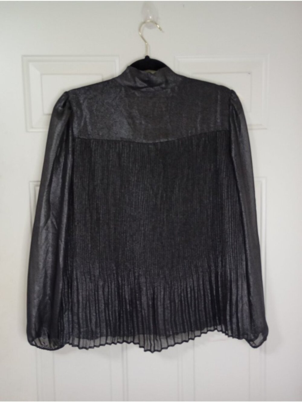 Nanette Lepore Metallic Black Pleated Long Sleeve Blouse With Tie Neck Size M - Picture 11 of 13